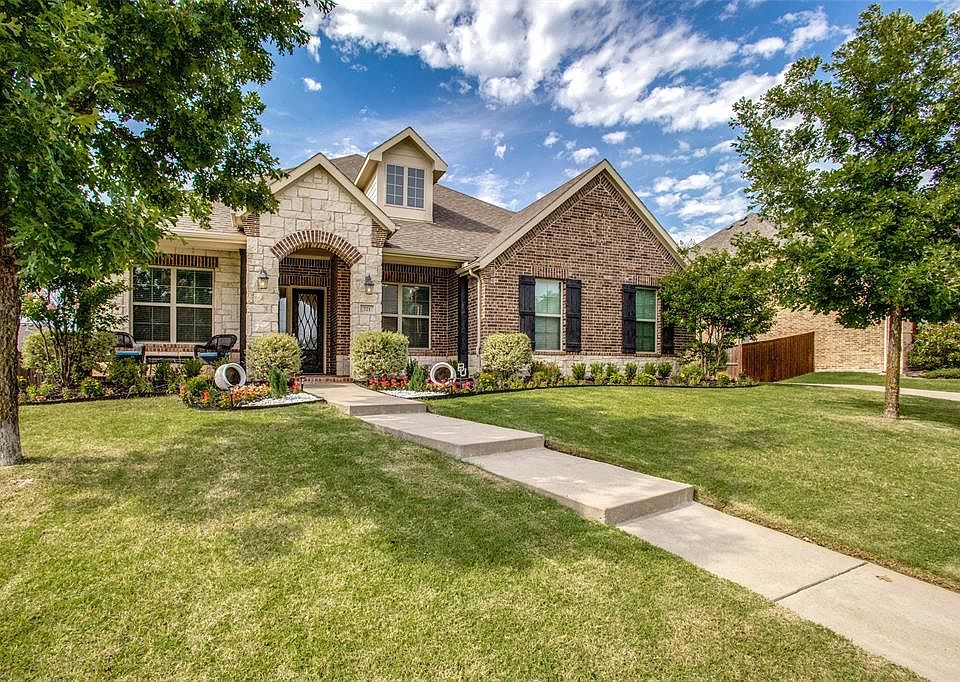 1st image of 721 Darian Dr