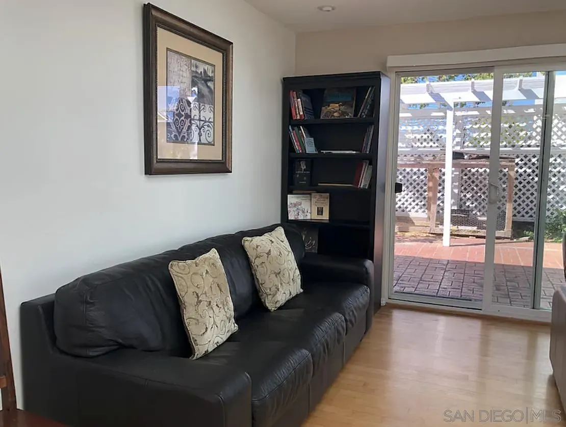 3 bed, 2.0 bath, 1319 sqft, $4,999 — Photo 3