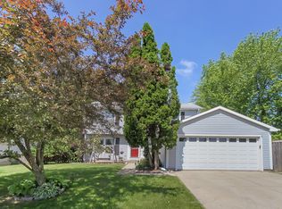 924 Rosewood Ct, Bartlett, IL 60103