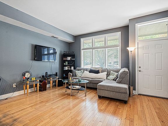 5th image of 4467 Rainbow Blvd