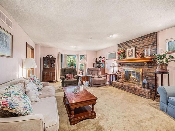 3rd image of 1513 N 42nd Ter