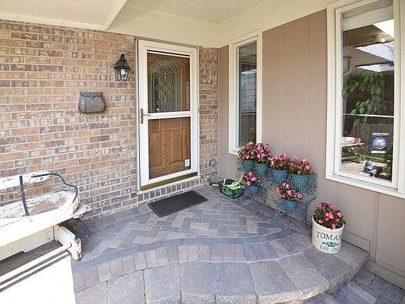 2nd image of 700 Bordeaux Ct