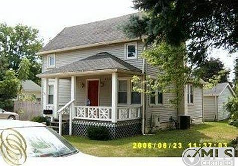 Covered Front Porch!