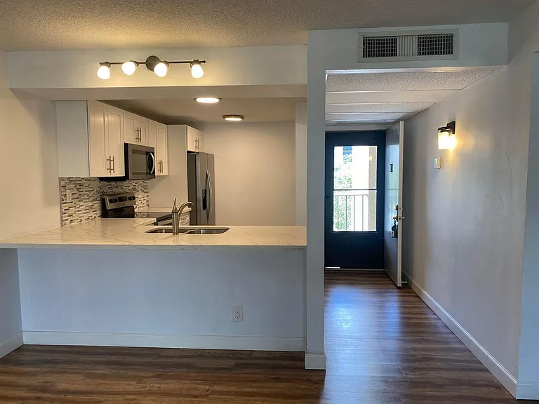 11 Royal Palm Way #3030 — Photo 2