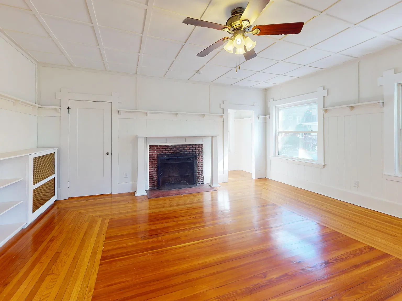 4 bed, 2040 sqft, $3,995 — Photo 2