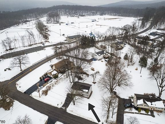 4th image of 74 Sleepy Hollow Rd