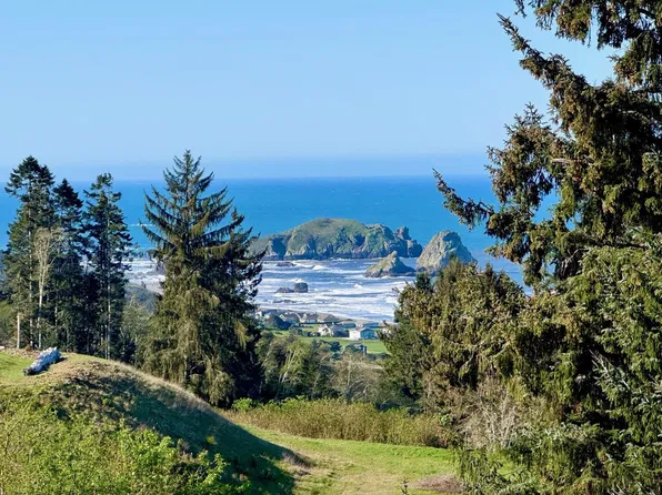 Elk Run Rd Lot 115, Smith River, CA 95567