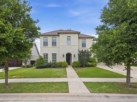 3rd image of 725 Rosewood Pl