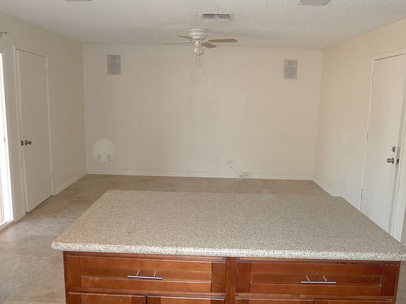5th image of 812 W Watson Dr