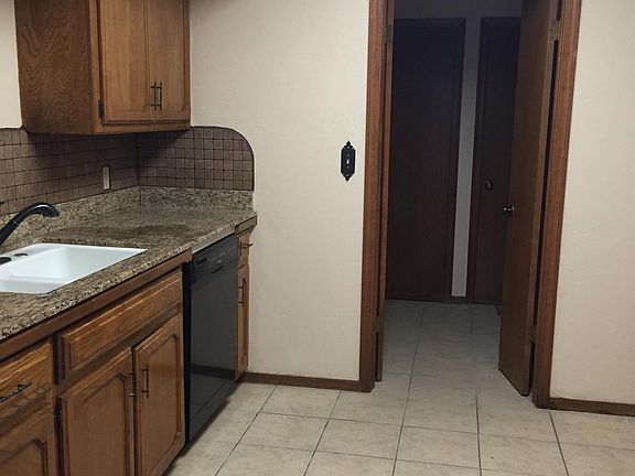 3rd image of 7903 Lakehurst Dr