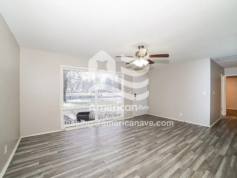 993692_004_living_room_13480518.jpg