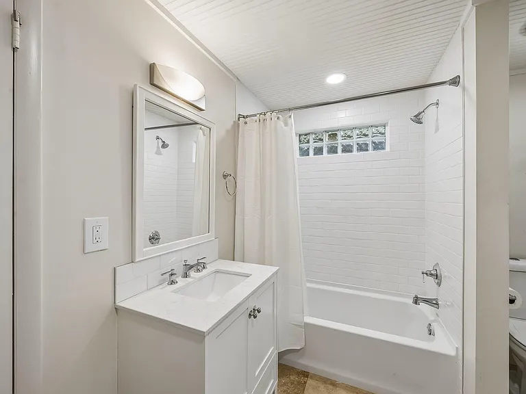 905 Harvard St — Photo 26