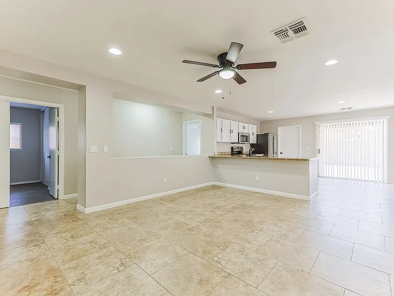 2281 E Peach Tree Dr — Photo 4