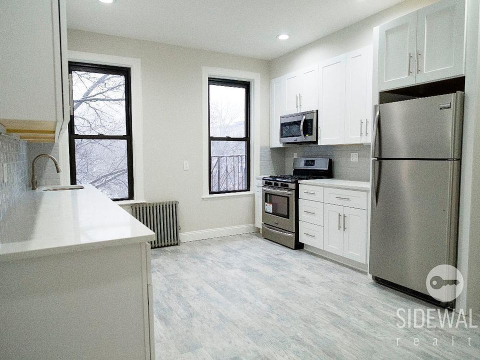 1st image of 209 Nassau Ave APT 2R