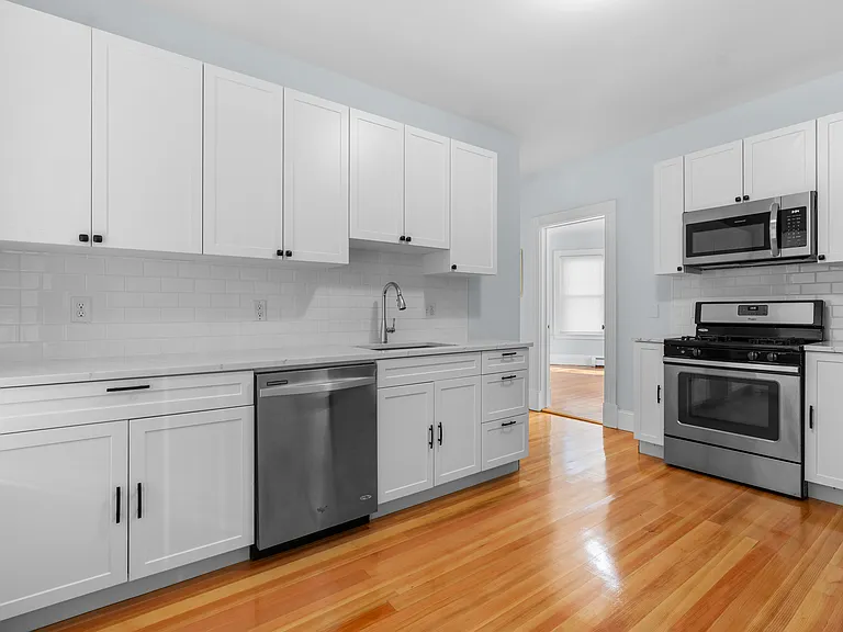 15 Romsey St #1 — Photo 4