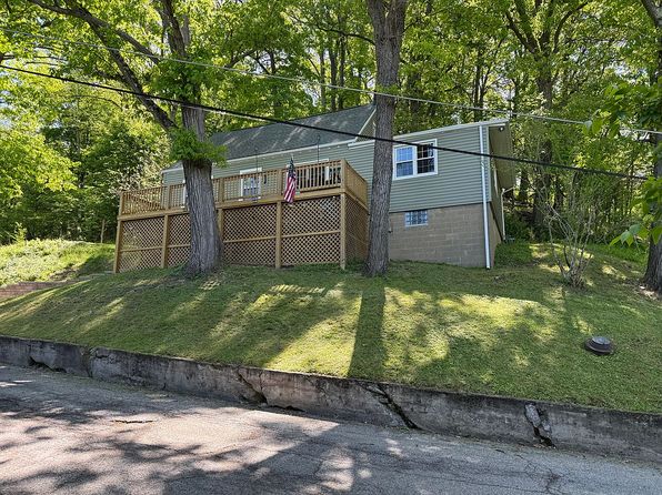 32 Fairfax Dr