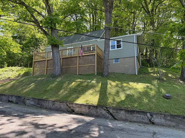 32 Fairfax Dr, Wheeling, WV 26003