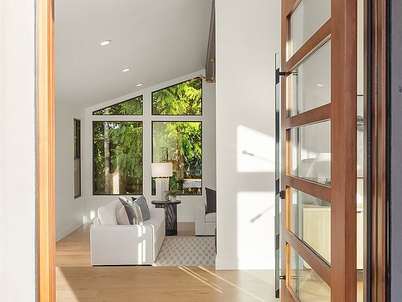 4th image of 1344 183rd Avenue NE