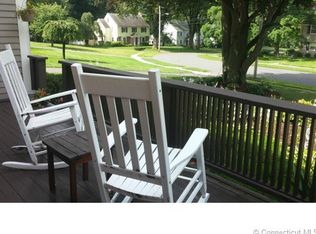 10 Brenway Dr, West Hartford, CT 06117