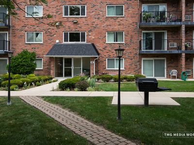 100 W Park Circle Dr APT 2G, Wheaton, IL, 60187