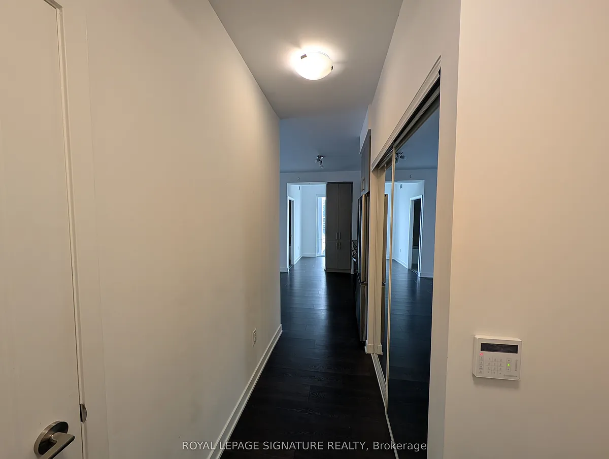 Building Photo - 95 Oneida Cres #710