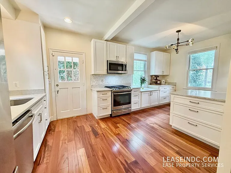 4825 Butterworth Pl NW — Photo 17