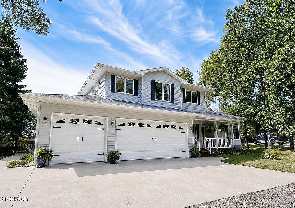 1st image of 320 Peterson Dr