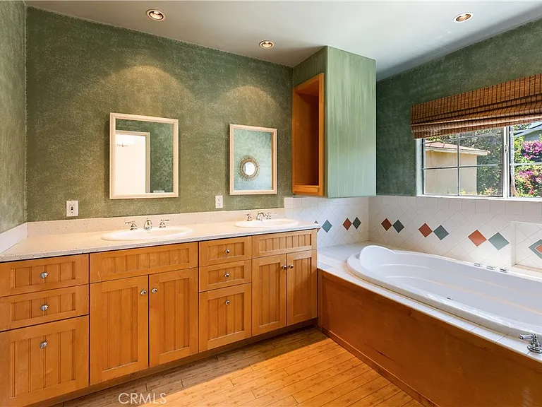 4722 Ventura Canyon Ave — Photo 24