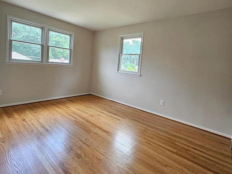 7606 Gresham St — Photo 18