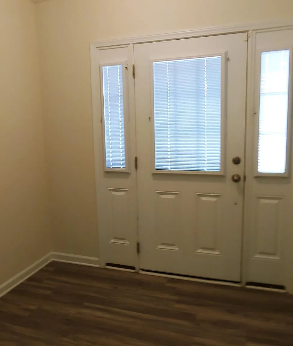 3 bed, 2.5 bath, 1645 sqft, $1,850 — Photo 4