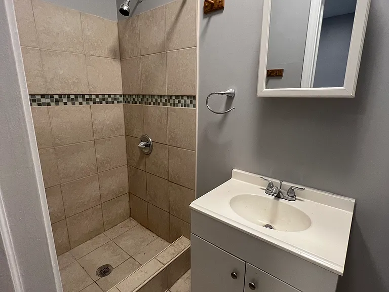 210 E End Ave #2 — Photo 5
