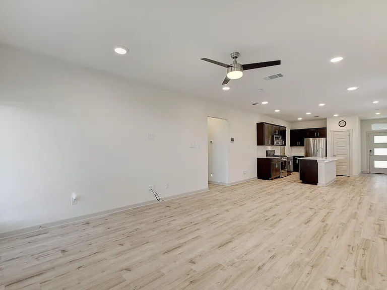 121 Fairfax Ave — Photo 5