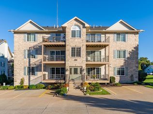3052 Holiday Ct #5, Bettendorf, IA 52722