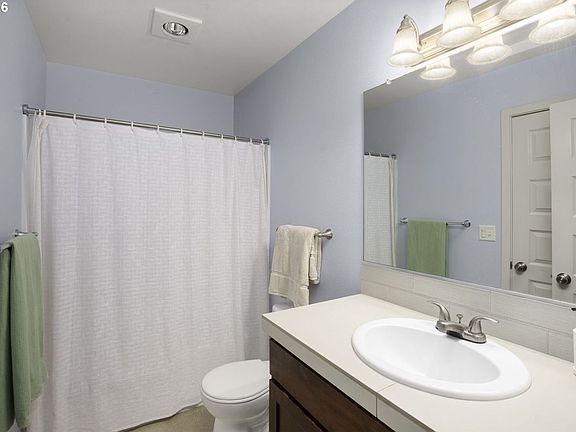 5th image of 3324 SE 11th Ave #A