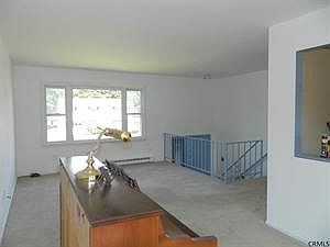 4th image of 15 Nicole Dr