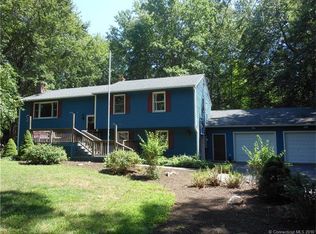 3 Whippoorwill Dr, Gales Ferry, CT 06335