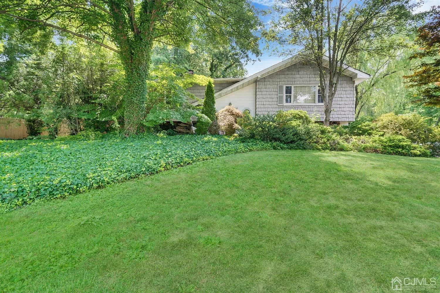 327 Summerhill Rd photo 1