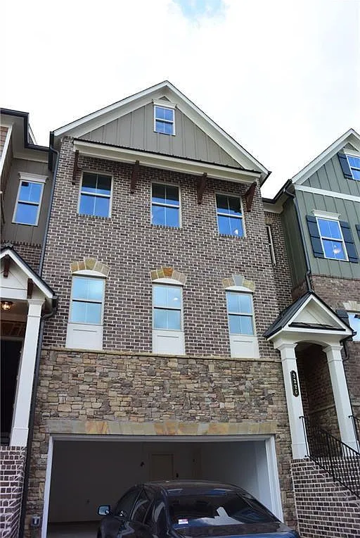 4 bed, 4.5 bath, 4020 sqft, $4,500 — Photo 1