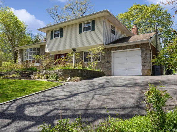 5 Highpoint Drive, Huntington, NY 11743