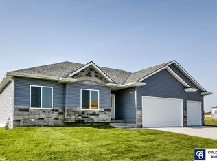 7831 Maxine Dr, Lincoln, NE 68516