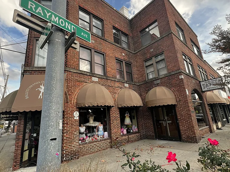 2 Raymond Ave — Photo 23