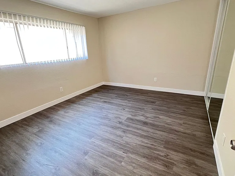 9600 Reseda Blvd — Photo 7