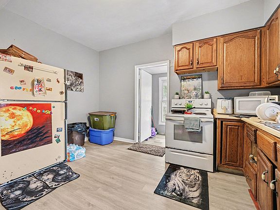 5th image of 2832 6th St