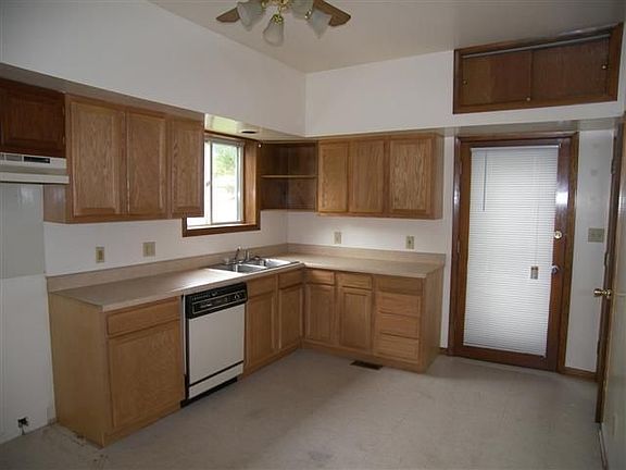 4th image of 3328 Alpine Pl