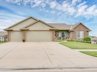 907 E Moss Wood St, Derby, KS 67037
