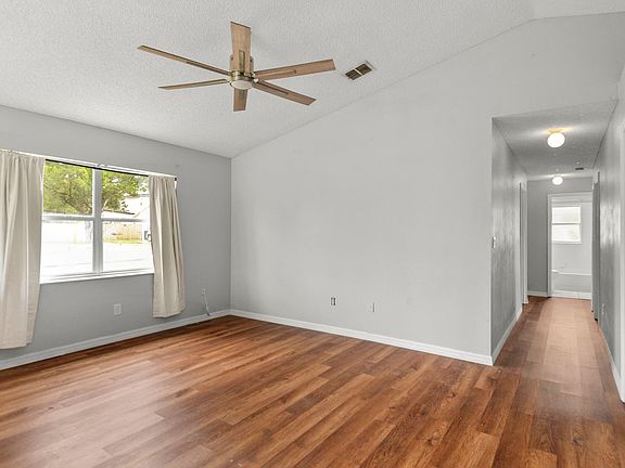 5th image of 301 S Capen Ave
