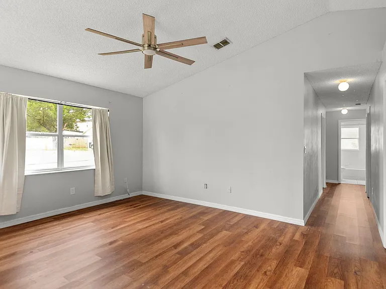 301 S Capen Ave — Photo 5
