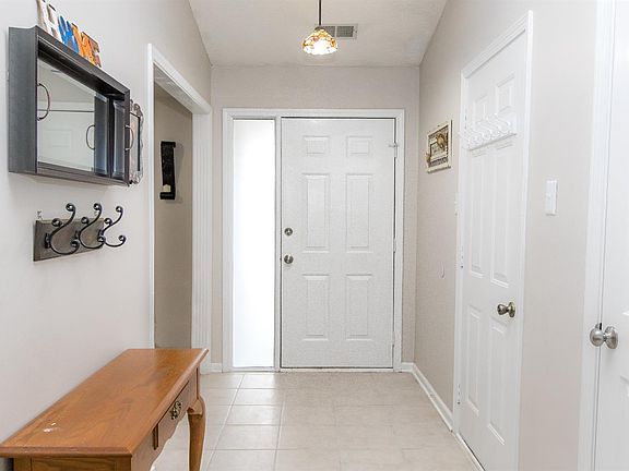 4th image of 200 Stonehaven Dr