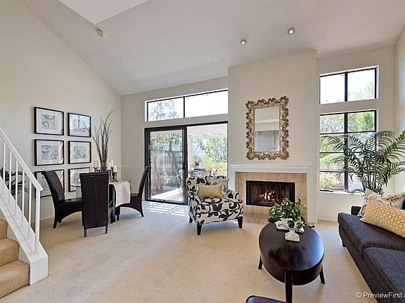 Living/dinning room - view 1