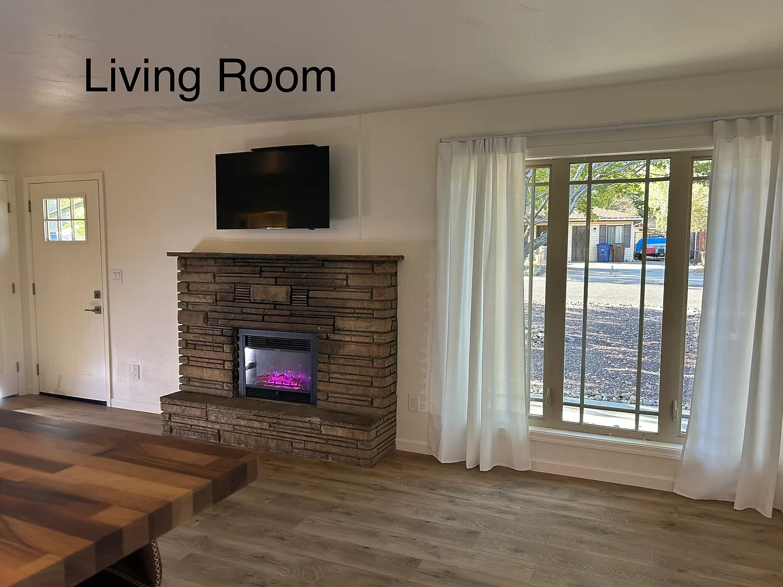 3 bed, 1.5 bath, 1031 sqft, $2,600 — Photo 2